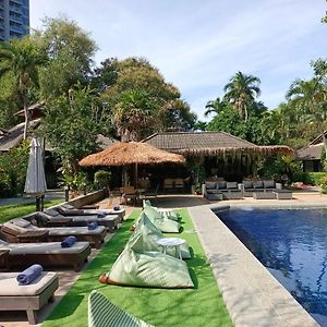 Let'S Hyde Pattaya Resort & Villas - Pool Cabanas